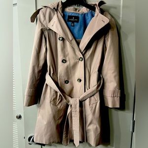 EVERYTHING MUST GO -- CLOSING THIS WEEKEND! London FogTrench coat